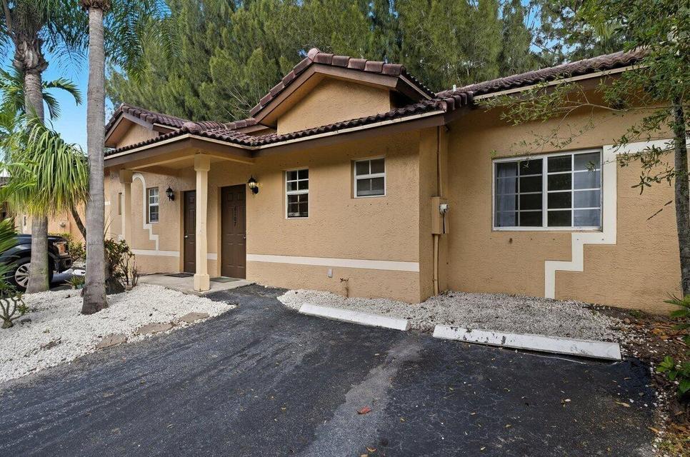 6249 Garden Court, Davie FL 33314 photo 2