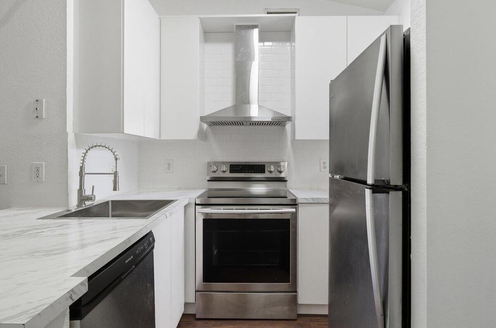 6249 Garden Court, Davie FL 33314 photo 4