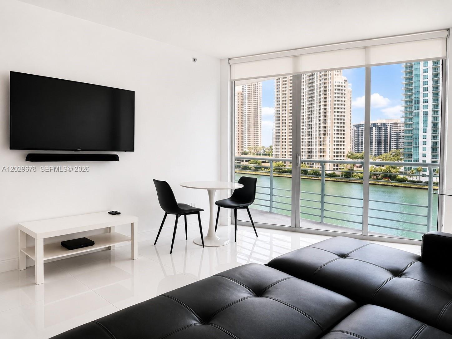 325 S Biscayne Blvd # 717, Miami FL 33131 photo 3
