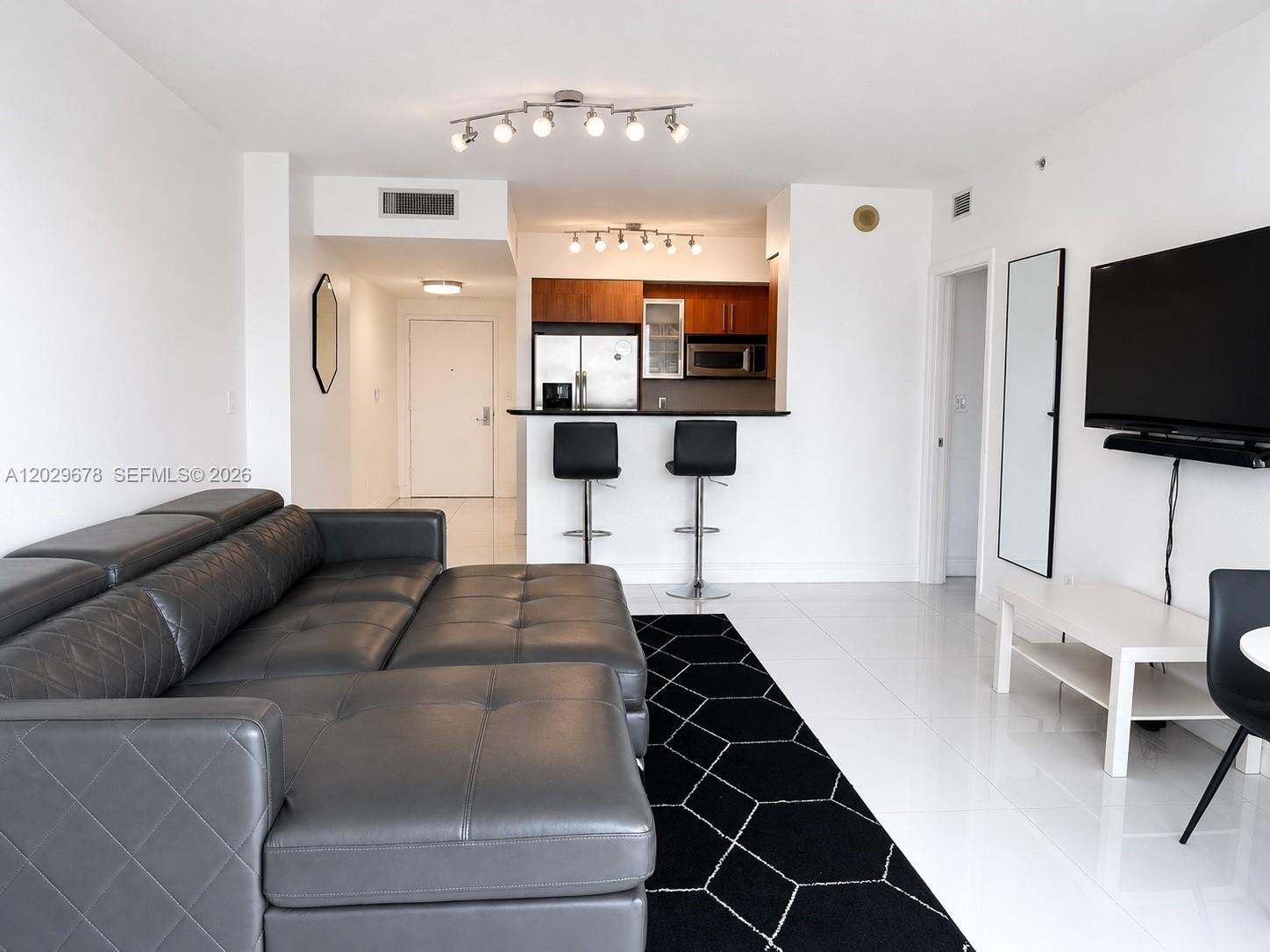 325 S Biscayne Blvd # 717, Miami FL 33131 photo 4