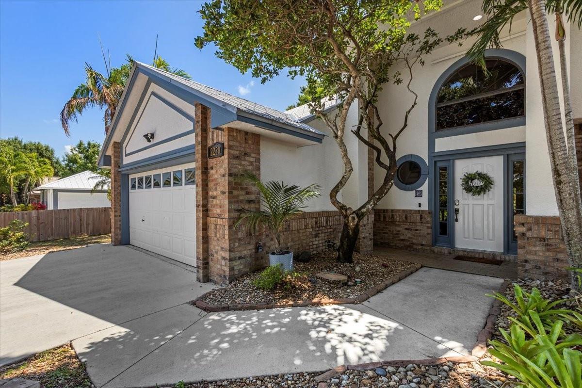2250 SE Country Club Lane, Stuart FL 34996 photo 2