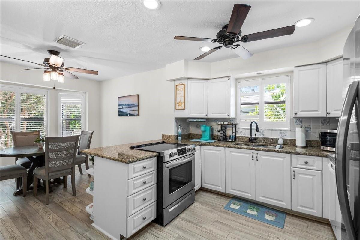2250 SE Country Club Lane, Stuart FL 34996 photo 5