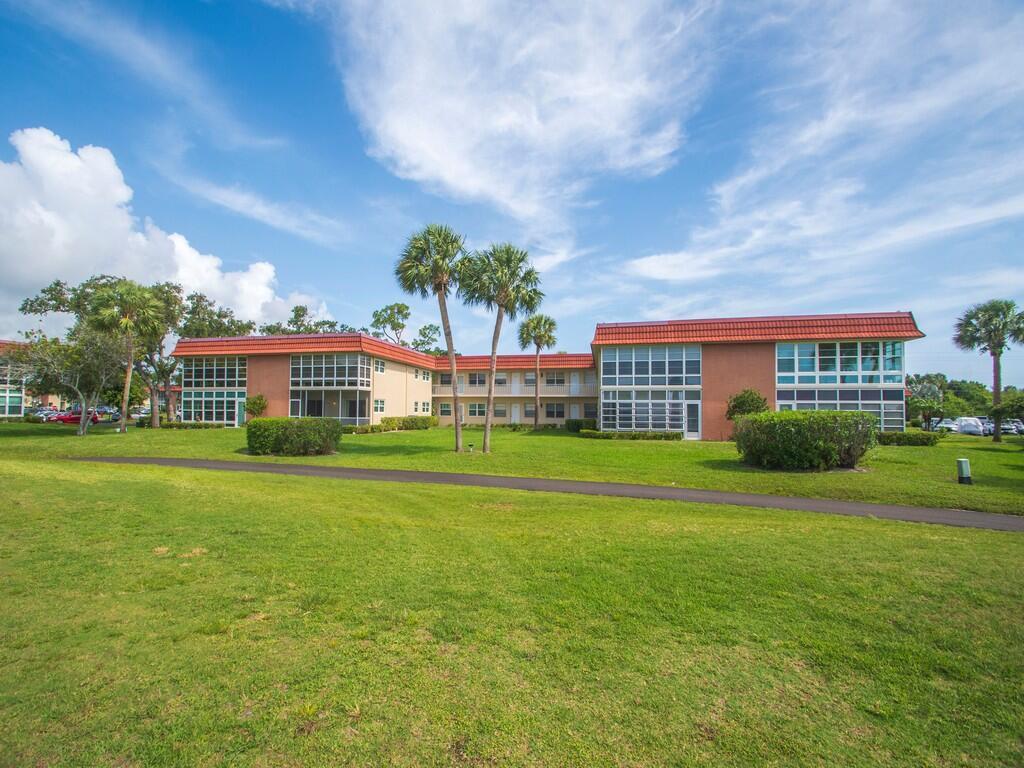 105 Spring Lake Court # 102, Vero Beach FL 32962 photo 3