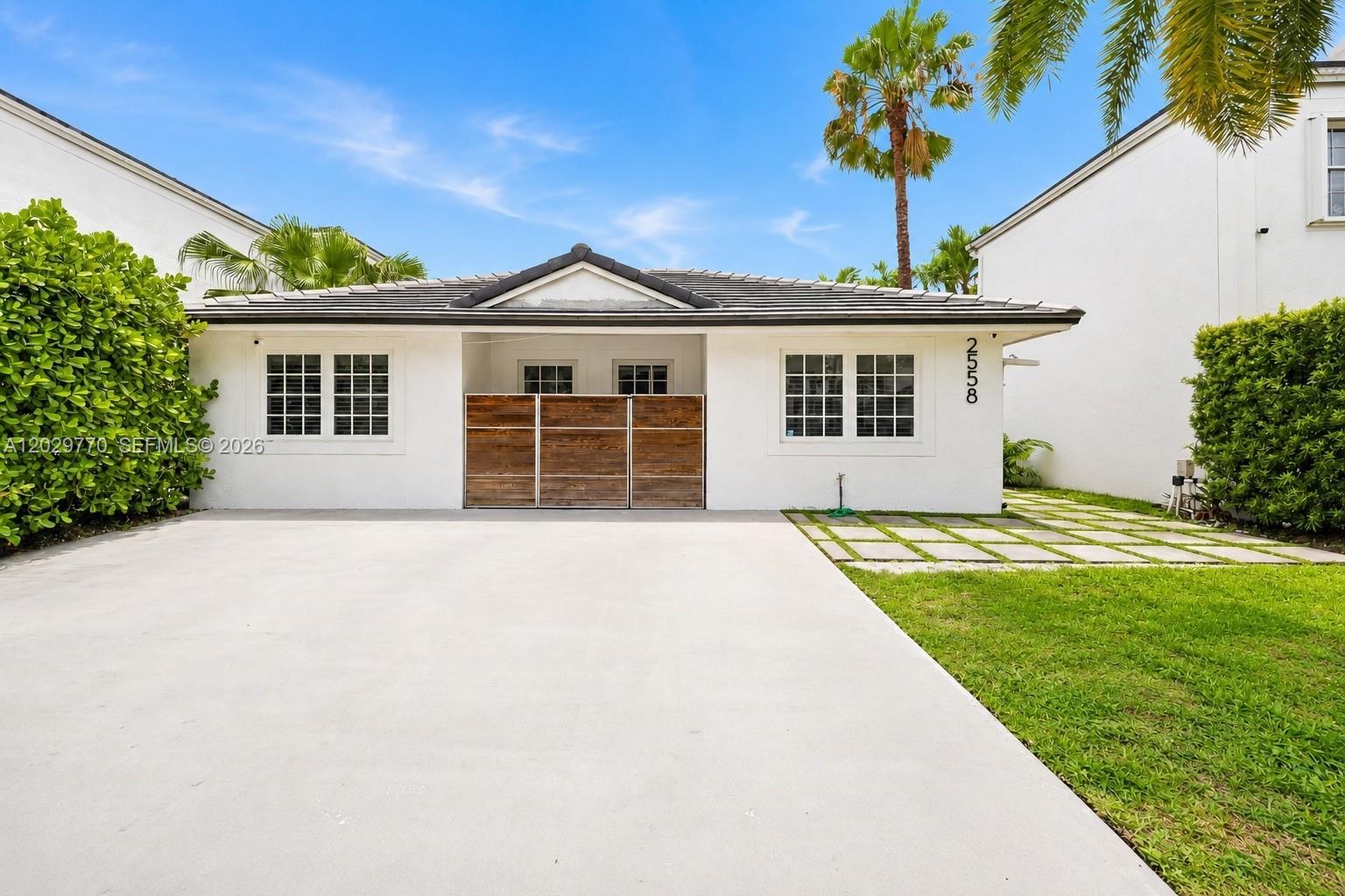 2558 NE 206th Ter, Aventura FL 33180 photo 2