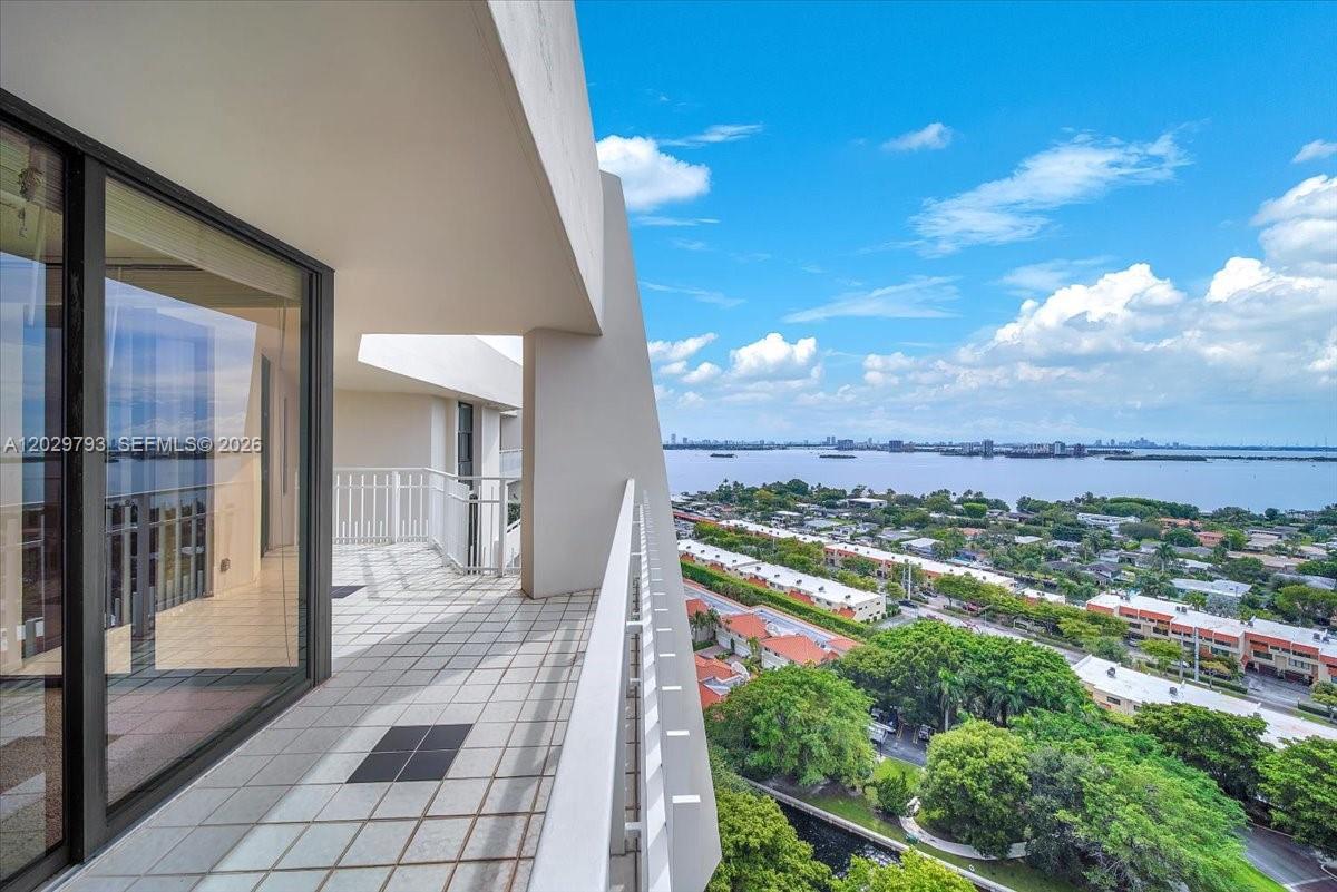 1000 Quayside Ter # 10, Miami FL 33138