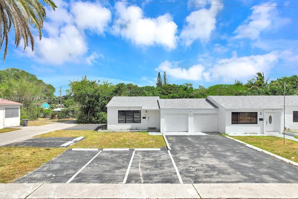 2419 Pierce St, Hollywood FL 33020 photo 2