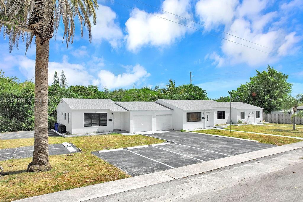 2419 Pierce St, Hollywood FL 33020