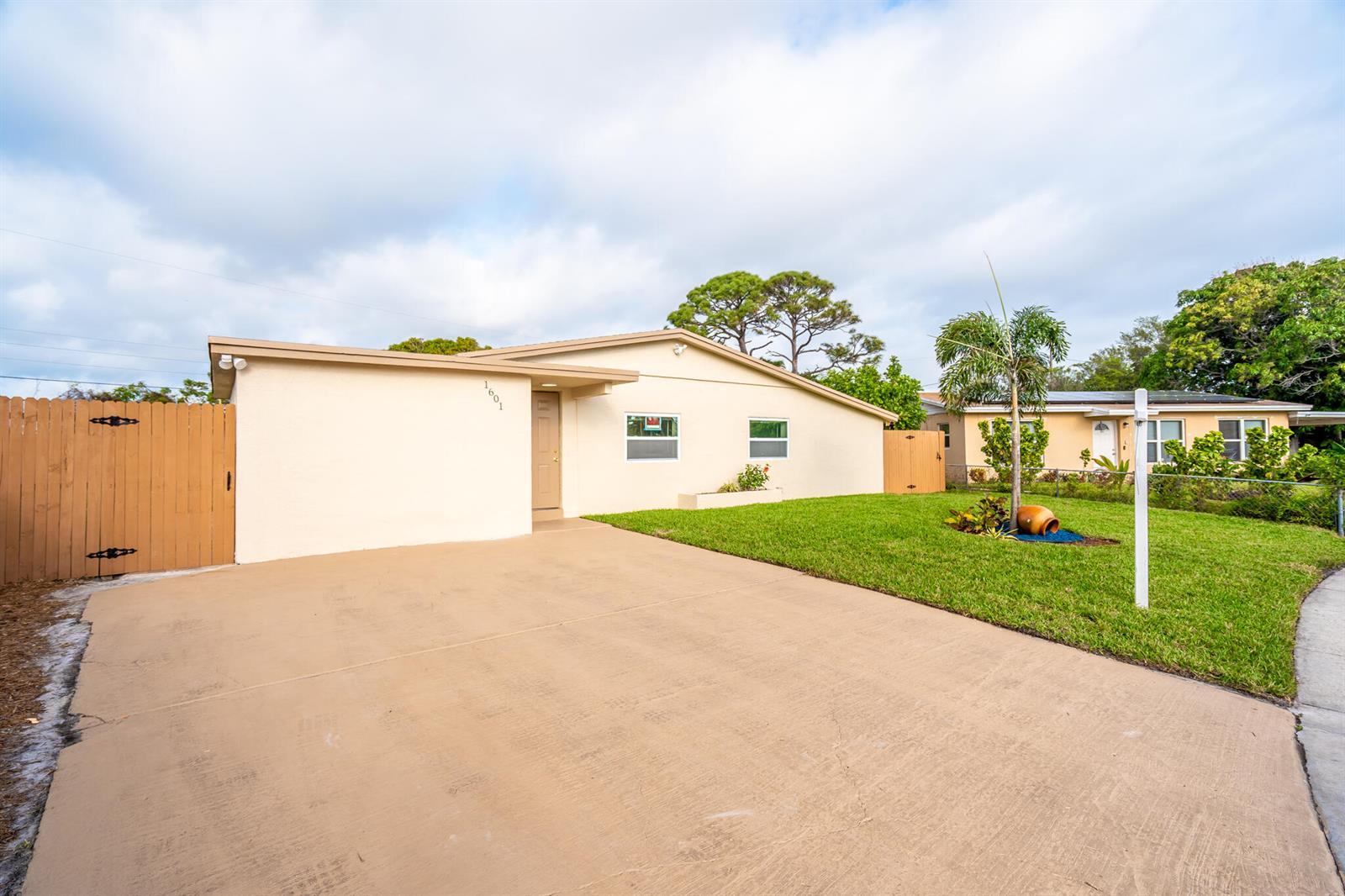 1601 NW 3rd Lane, Boynton Beach FL 33435