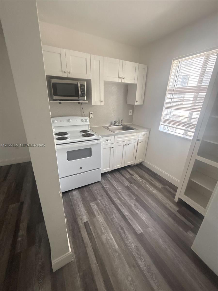 542 NW 8th St # 11, Miami FL 33136 photo 2
