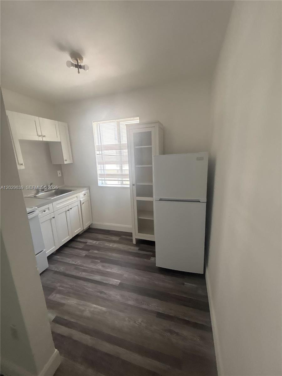 542 NW 8th St # 11, Miami FL 33136 photo 3
