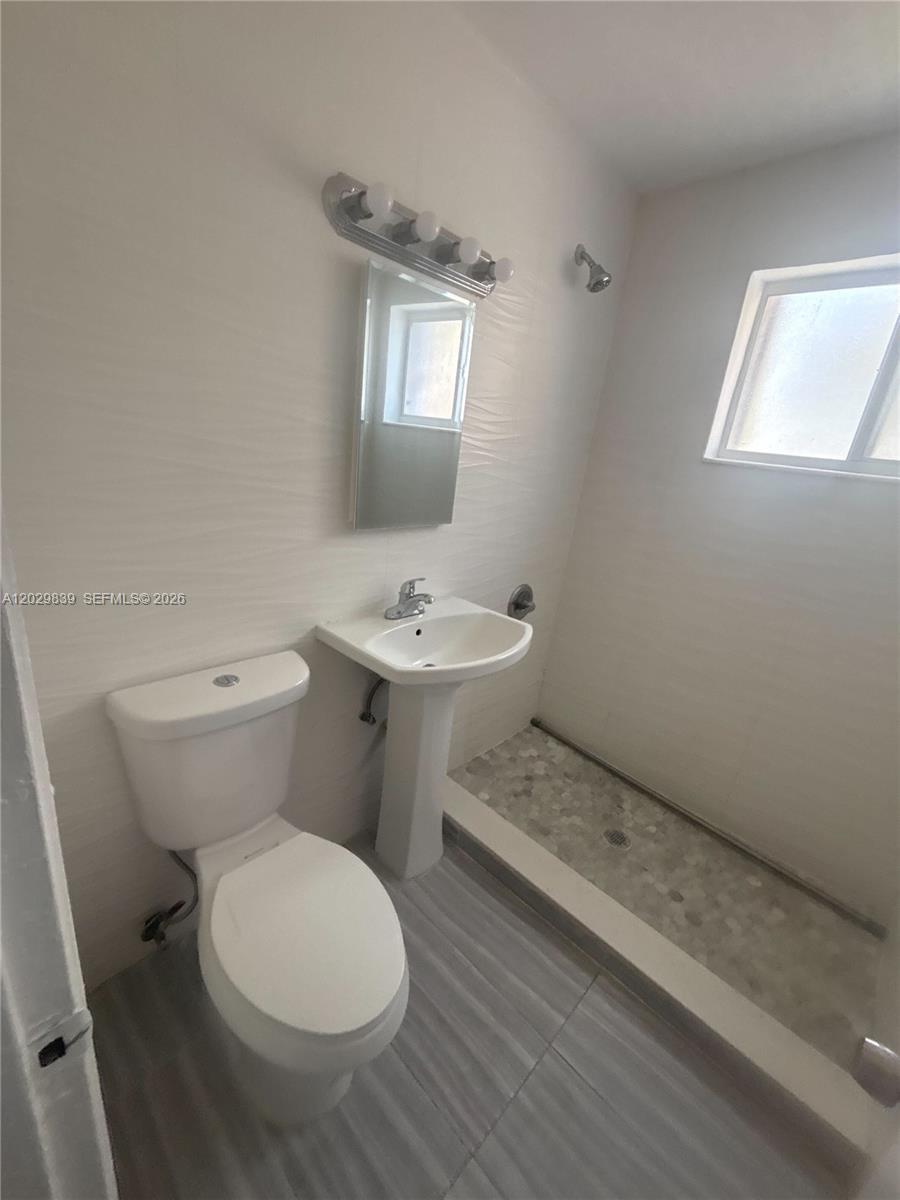542 NW 8th St # 11, Miami FL 33136 photo 5