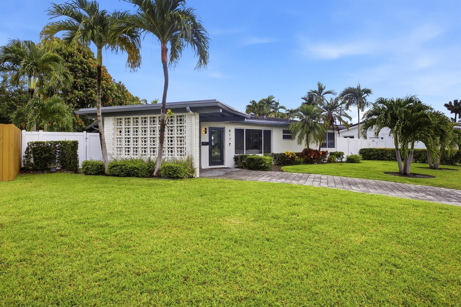 817 SE 16th Street, Deerfield Beach FL 33441 photo 3