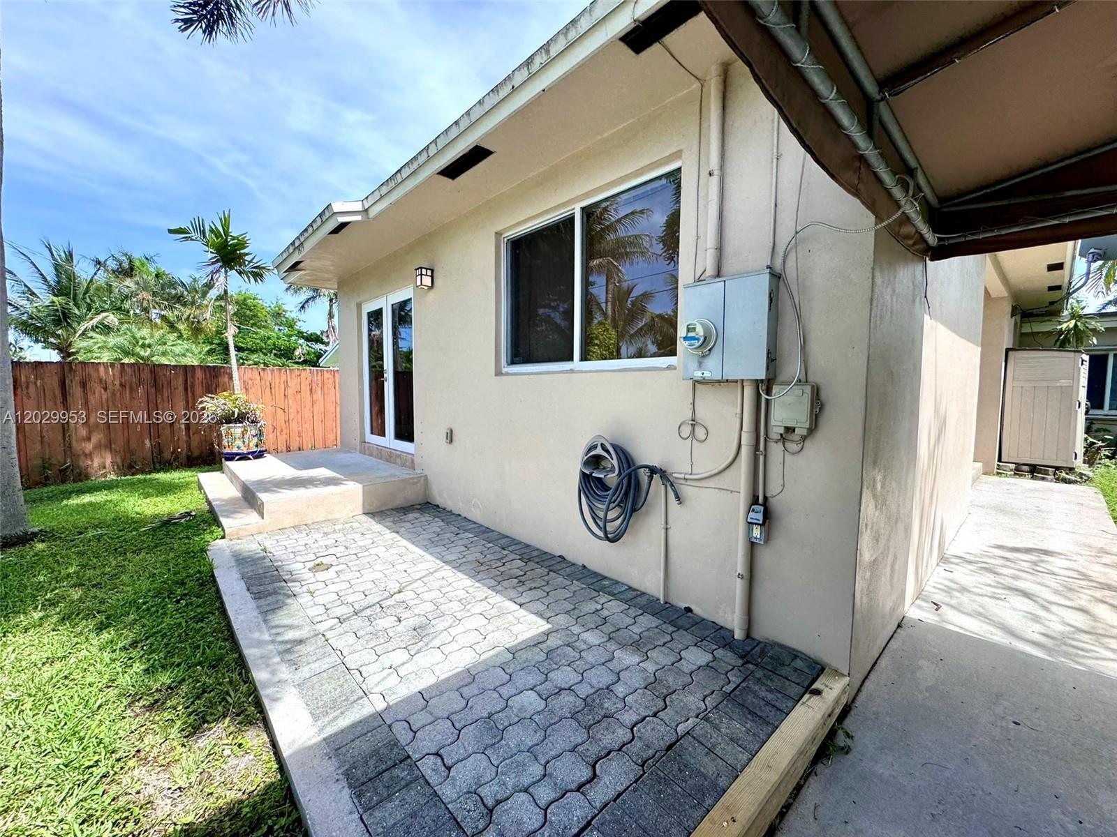 1419 Garfield St, Hollywood FL 33020 photo 2