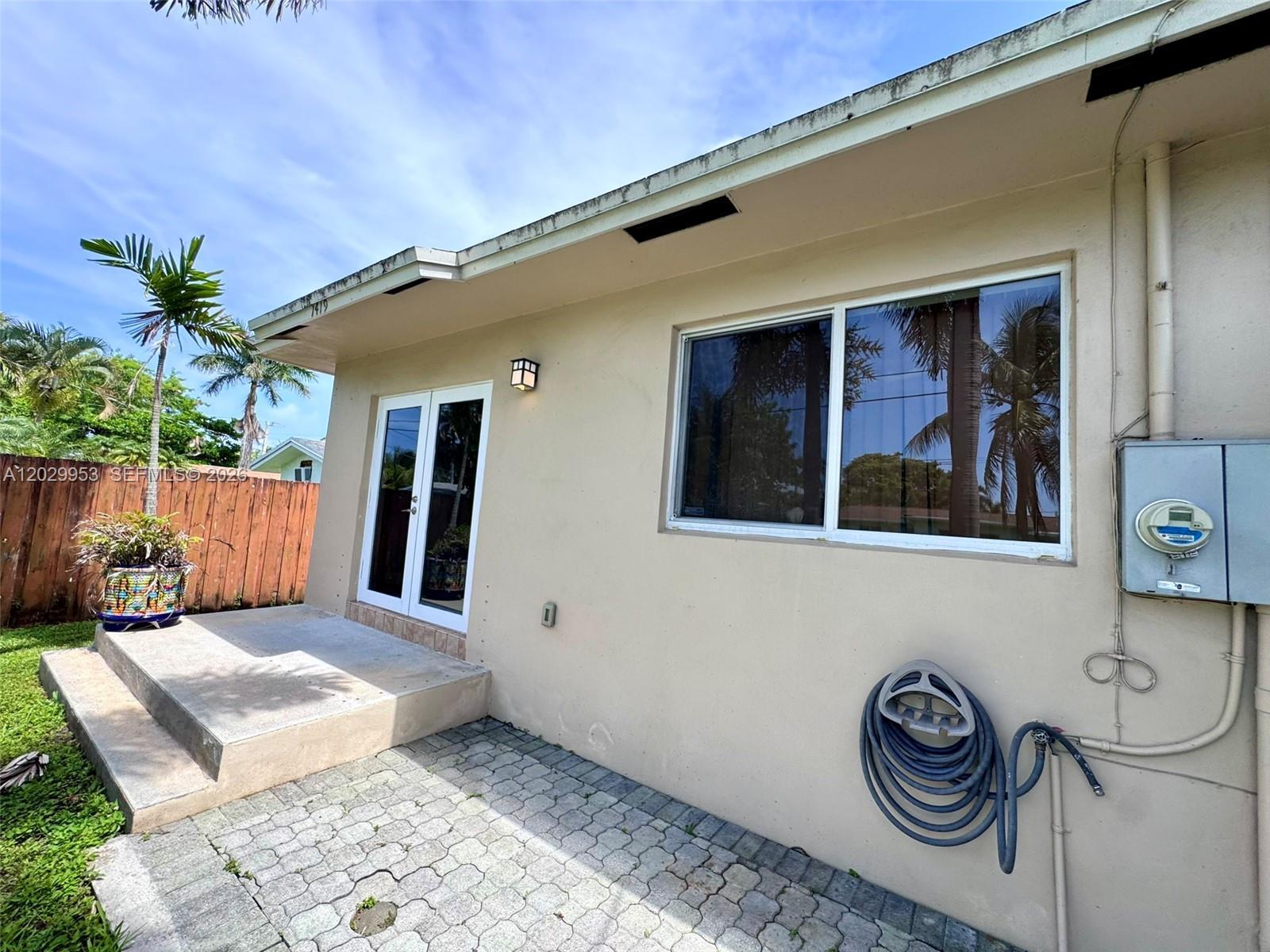 1419 Garfield St, Hollywood FL 33020 photo 3