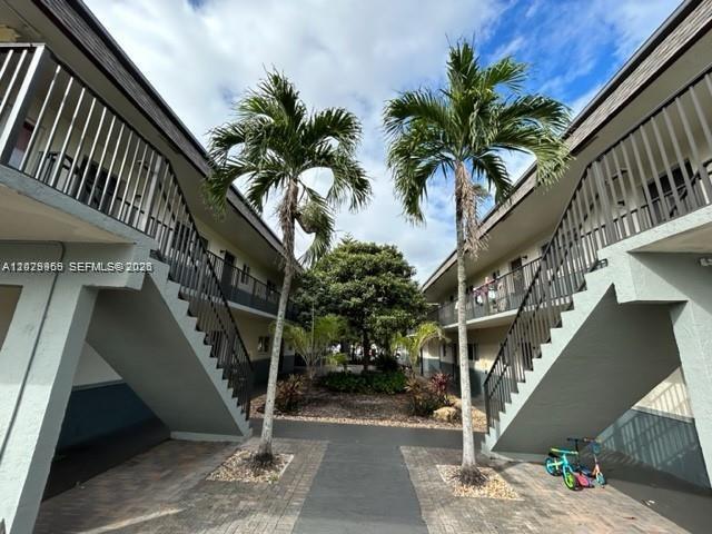 7290 NW 38th St, Hollywood FL 33024