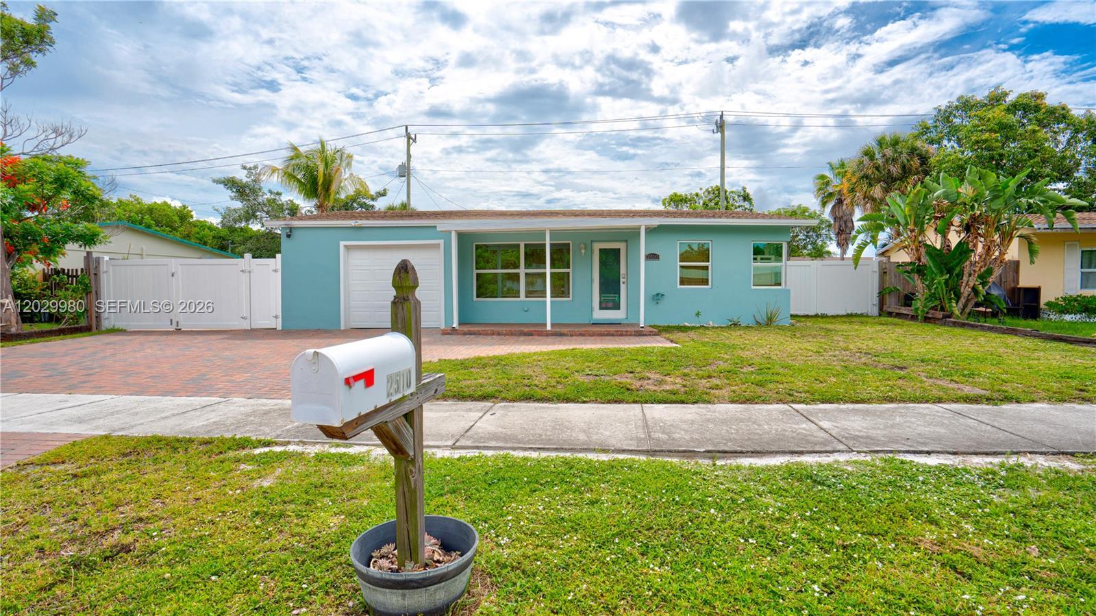 2510 NE 9th Ave, Pompano Beach FL 33064 photo 2