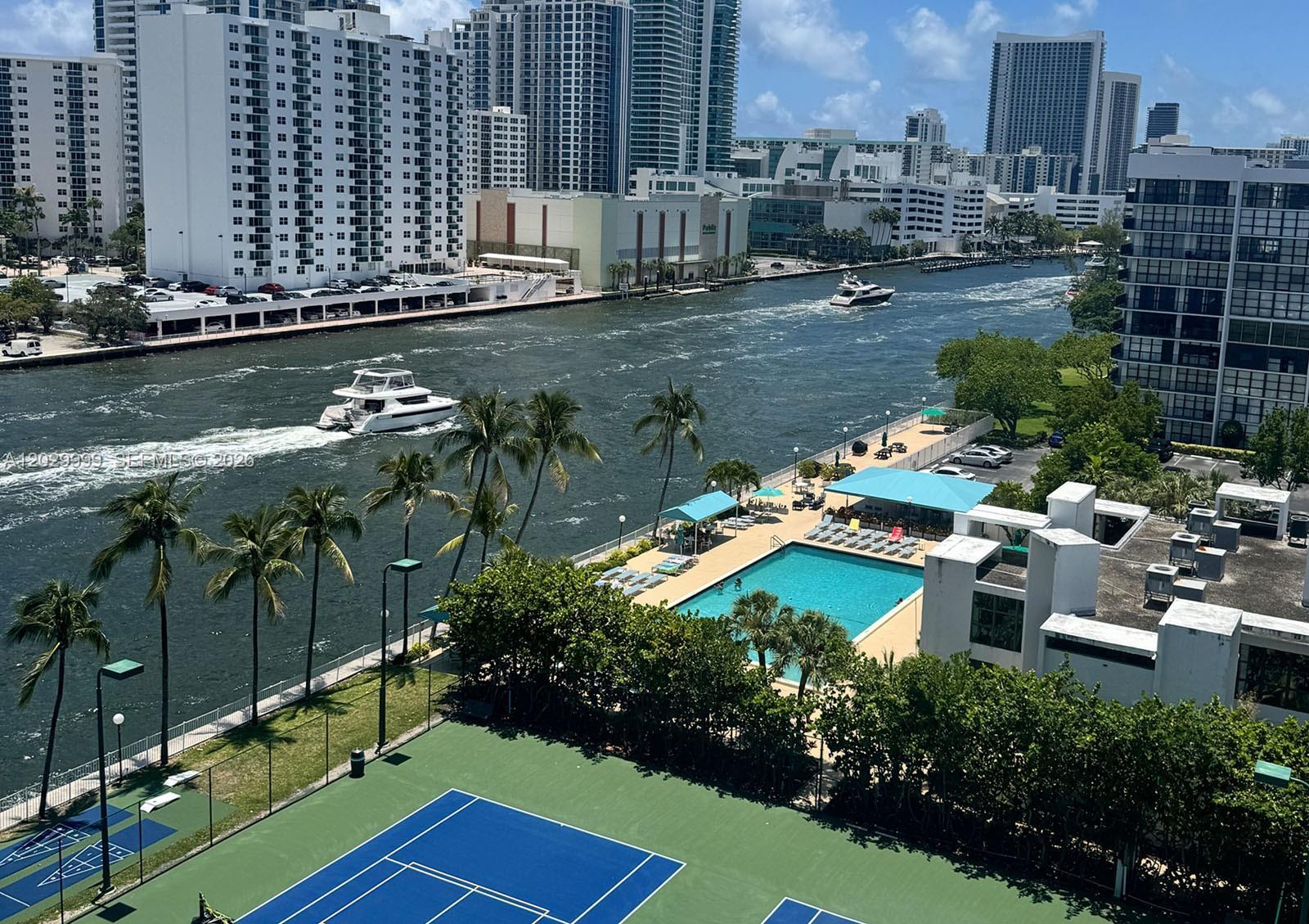 1000 Parkview Dr # 426, Hallandale Beach FL 33009