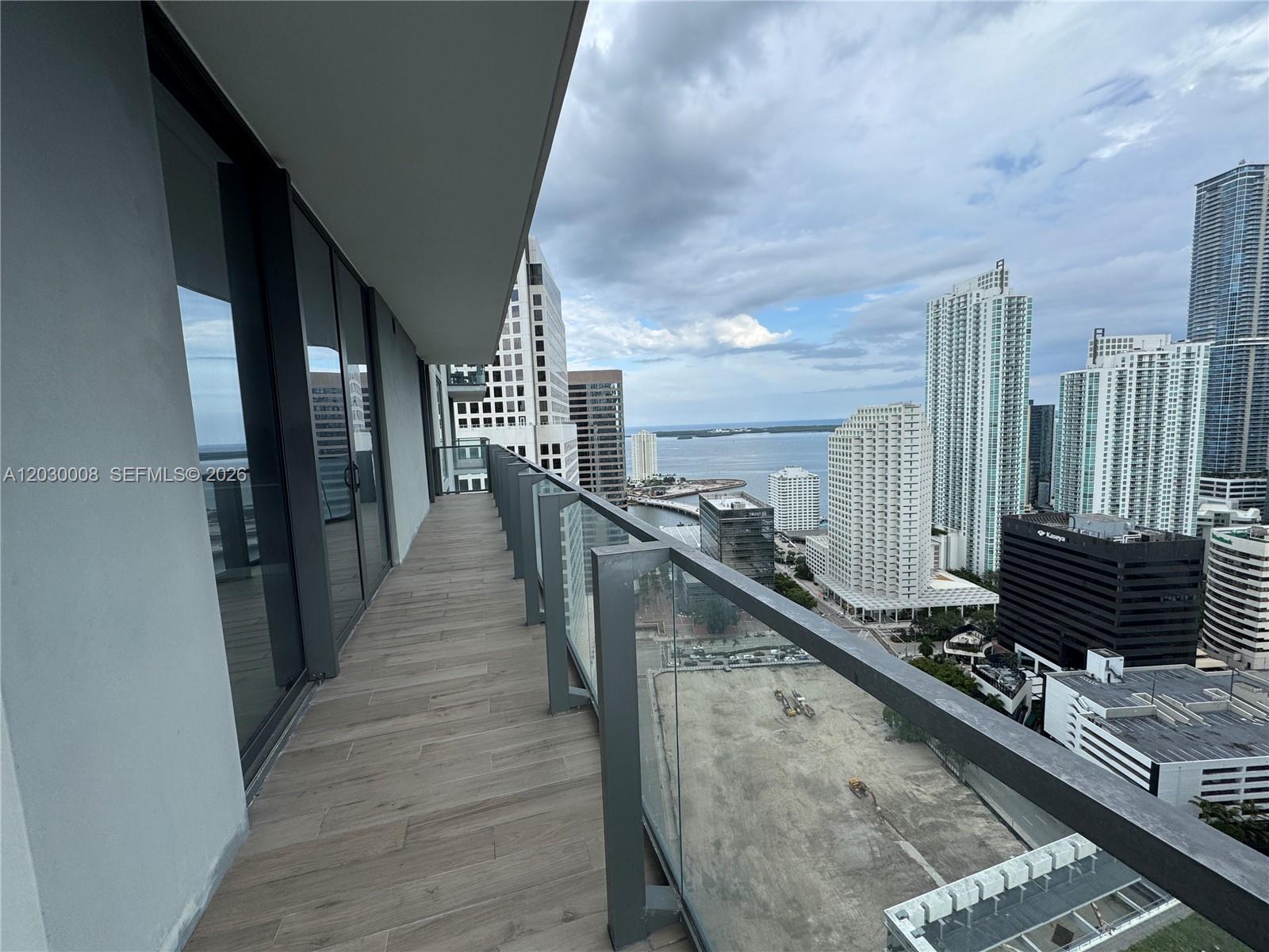 68 SE 6th St # 3002, Miami FL 33131