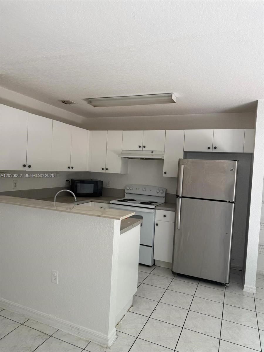 136 Hidden Ct Rd # D, Hollywood FL 33023 photo 2