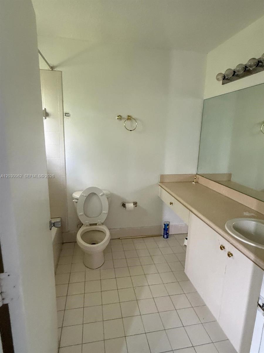 136 Hidden Ct Rd # D, Hollywood FL 33023 photo 5
