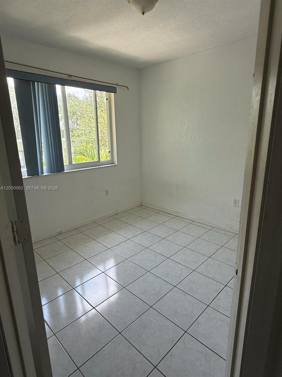 136 Hidden Ct Rd # D, Hollywood FL 33023 photo 4