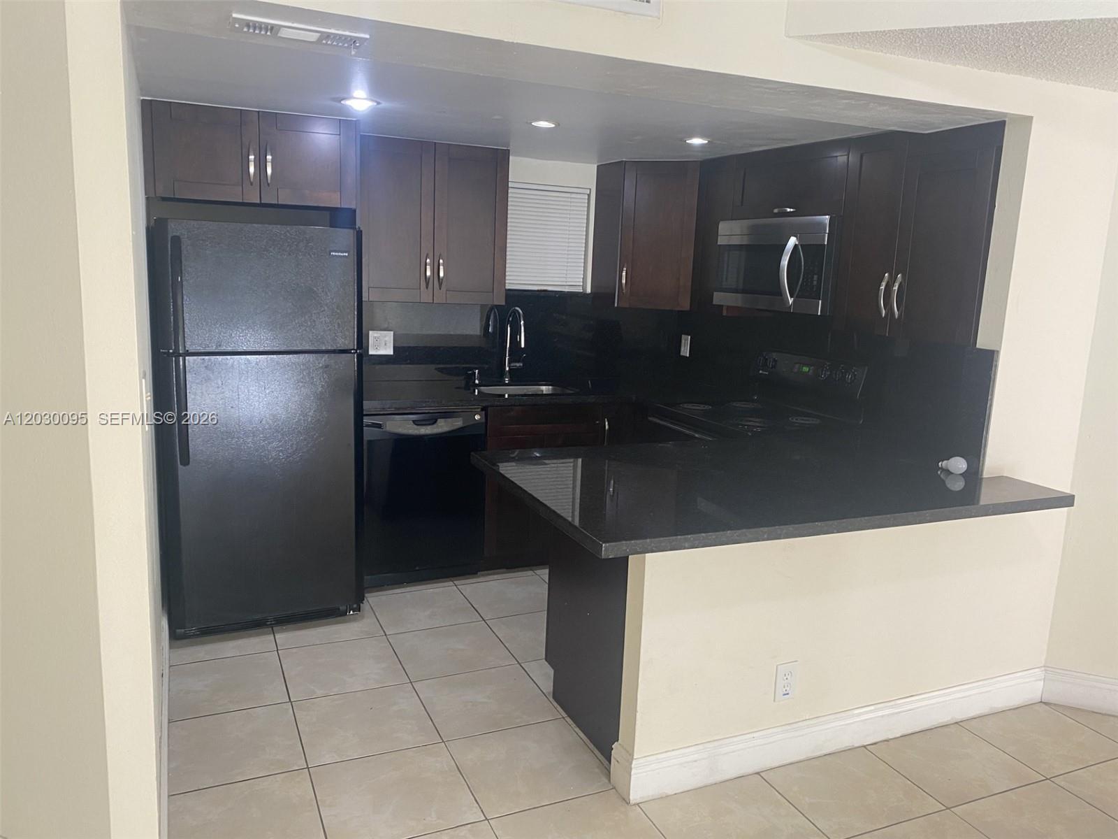 8290 Lake Dr # 433, Doral FL 33166 photo 2