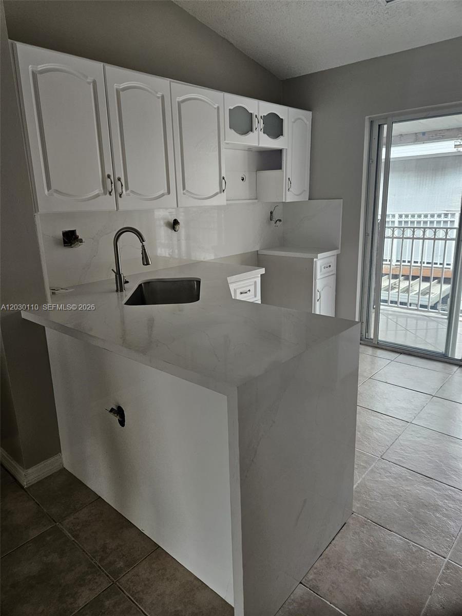 2527 W 76th St # 208, Hialeah FL 33016 photo 2