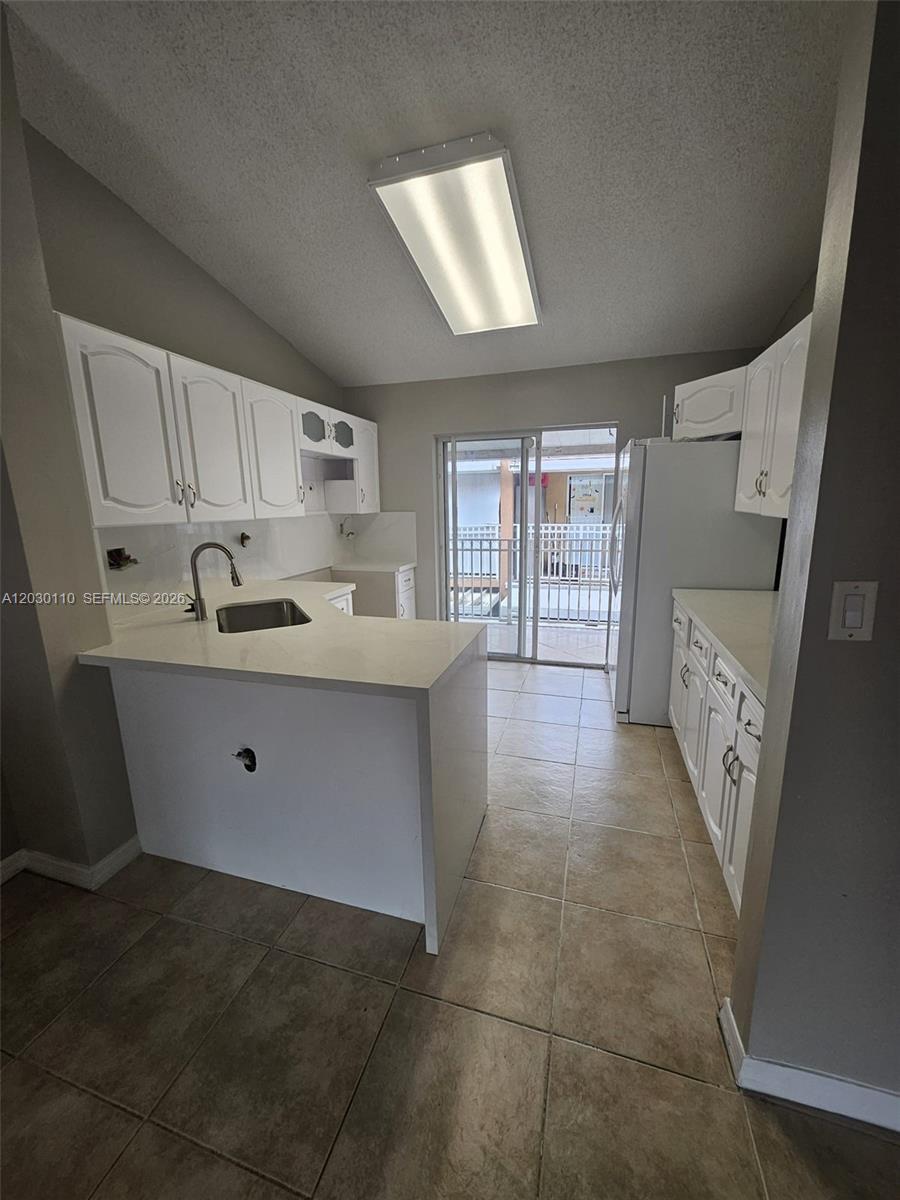 2527 W 76th St # 208, Hialeah FL 33016 photo 3