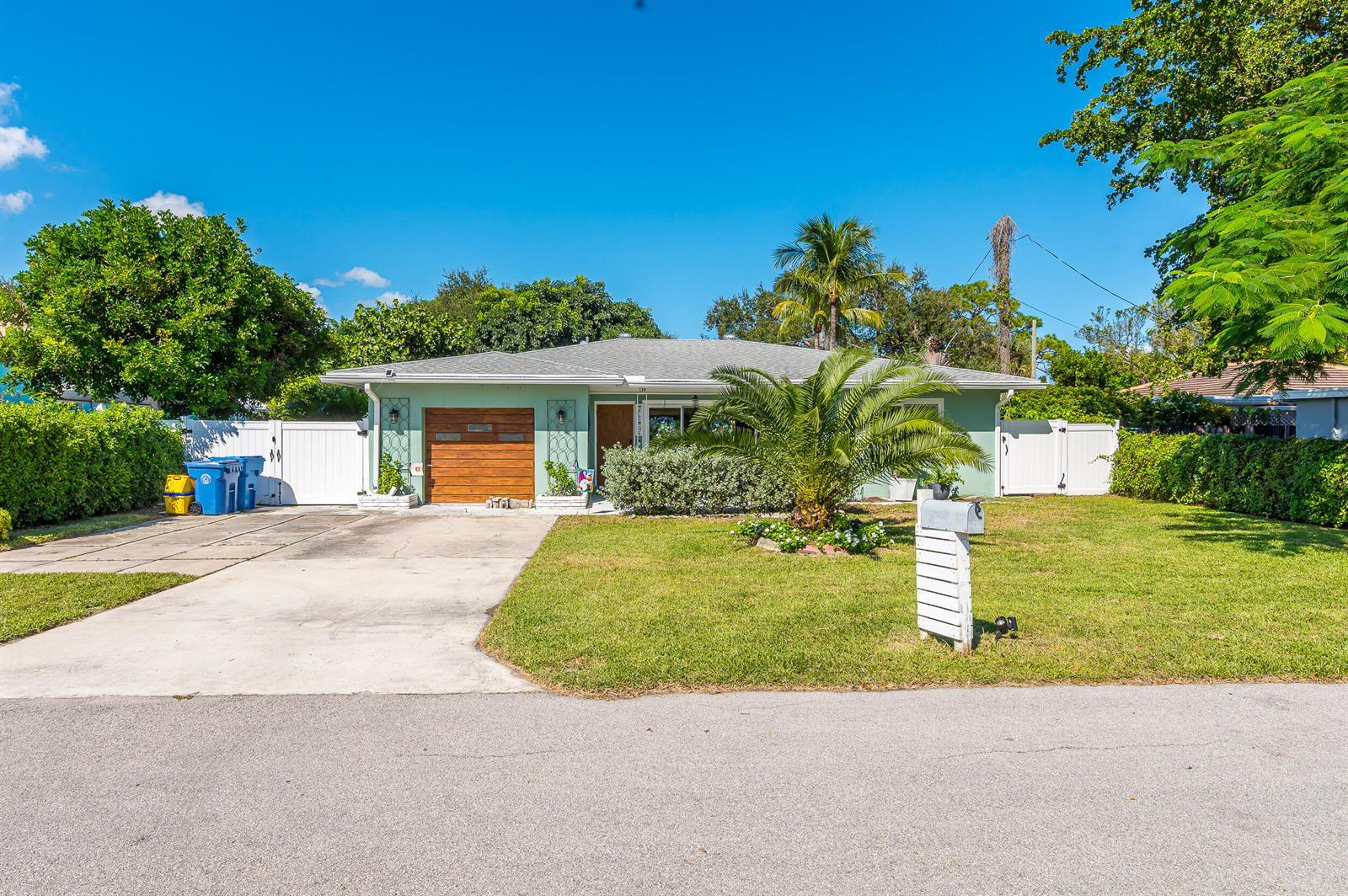 129 Milton Street, Lantana FL 33462 photo 2
