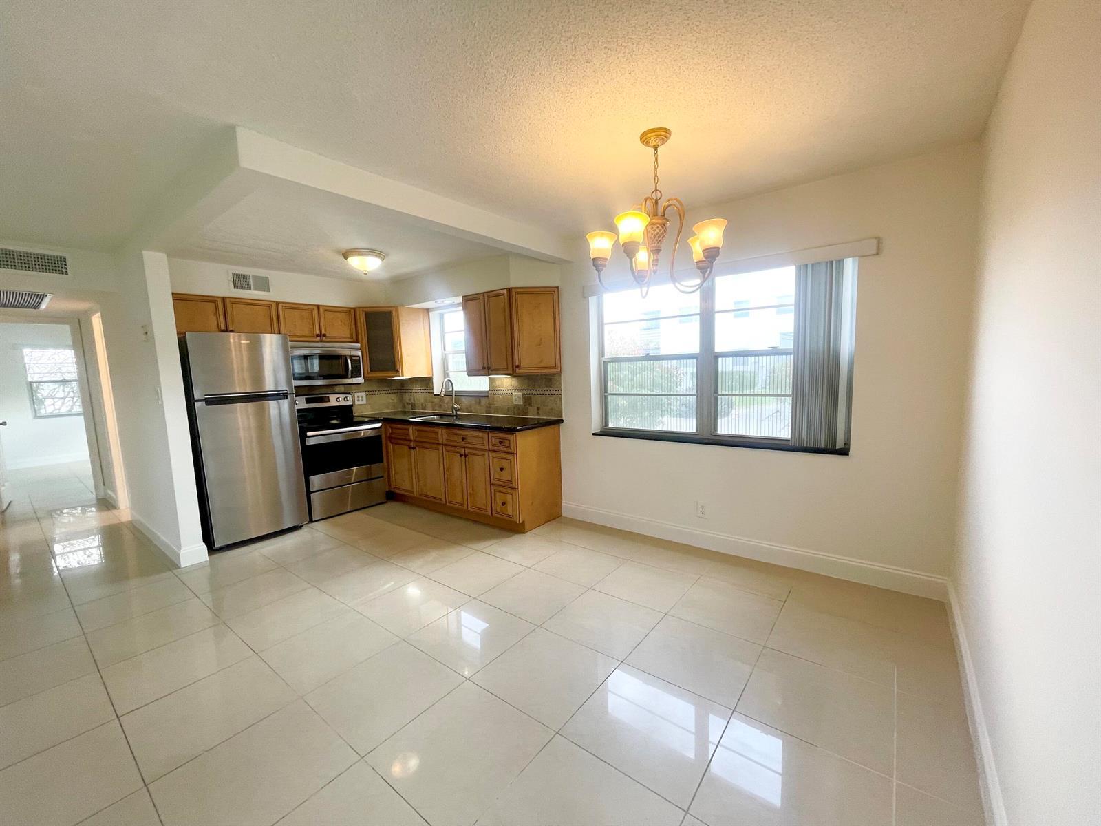 130 Sheffield F, West Palm Beach FL 33417 photo 4