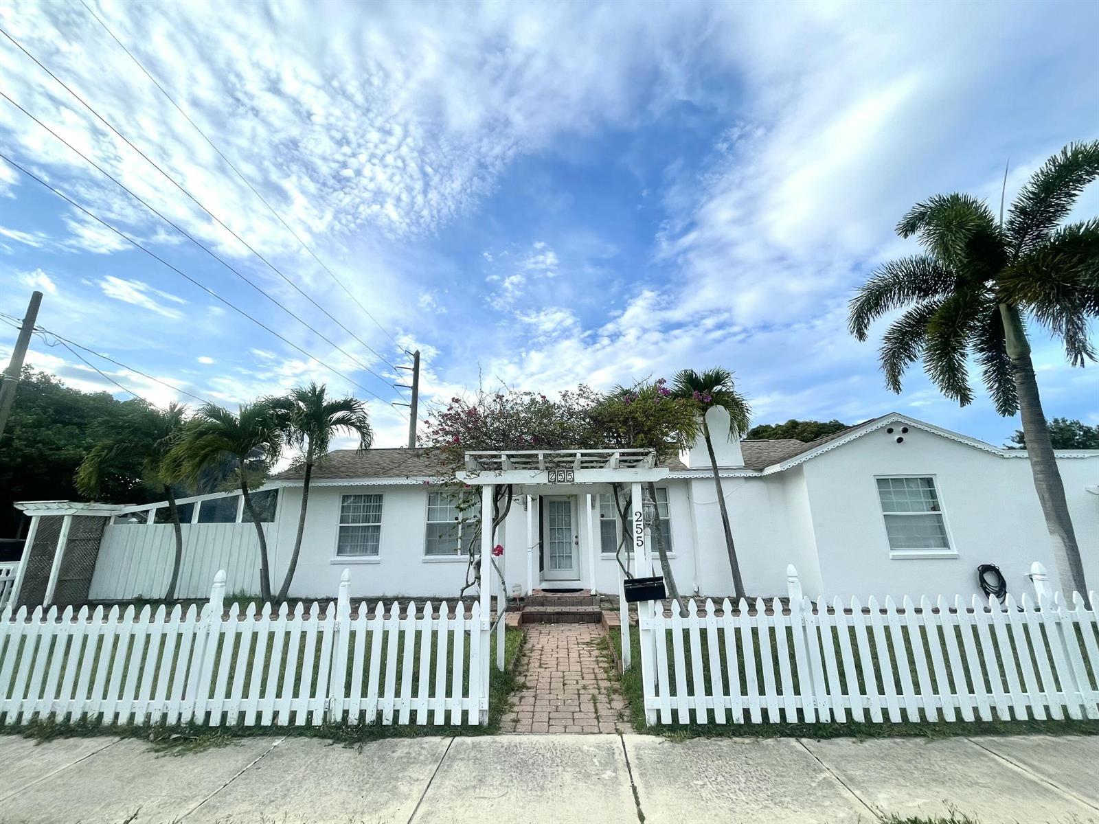 255 Foresteria Drive, Lake Park FL 33403