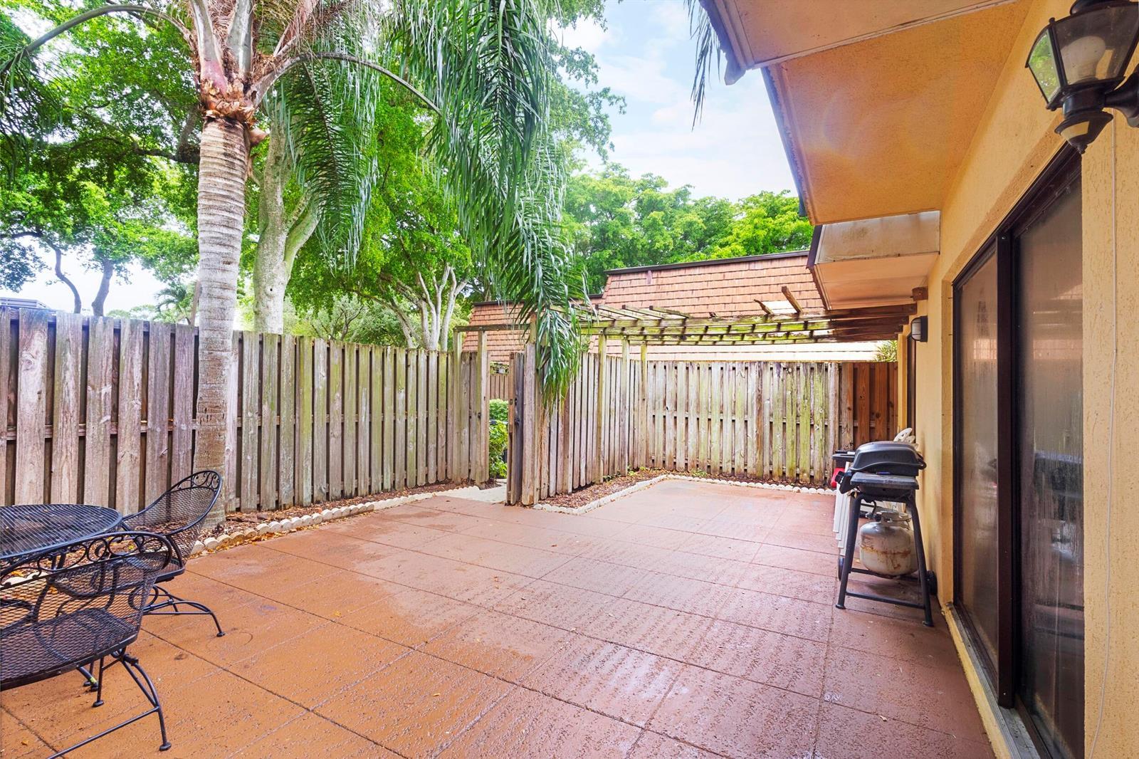 517 5th Lane, FL 33463 photo 4