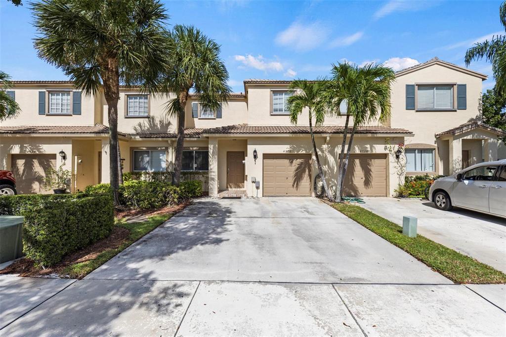4722 Lago Vista Drive, Coconut Creek FL 33073 photo 2