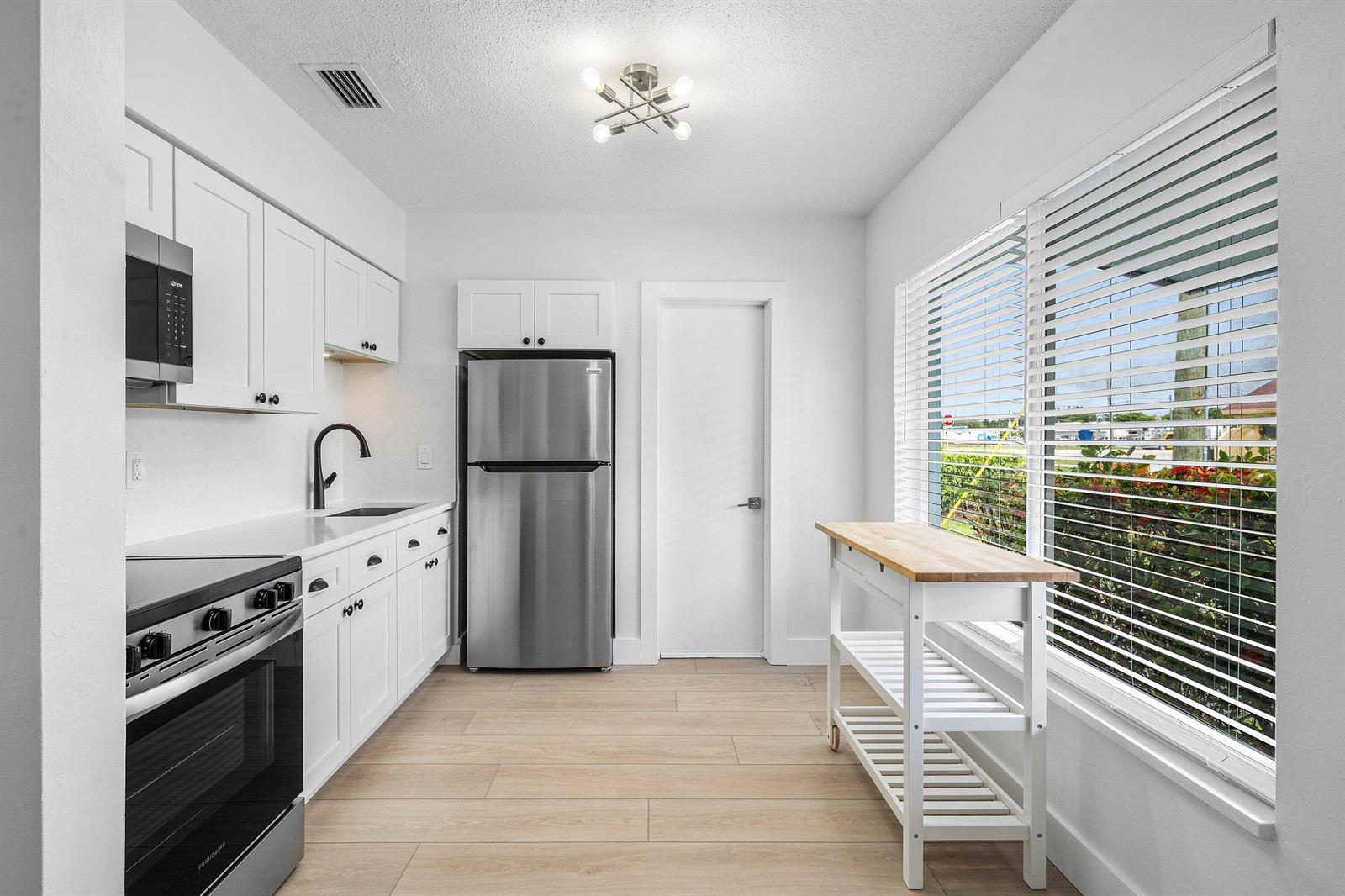196 NE 28th Street, Boca Raton FL 33431 photo 4
