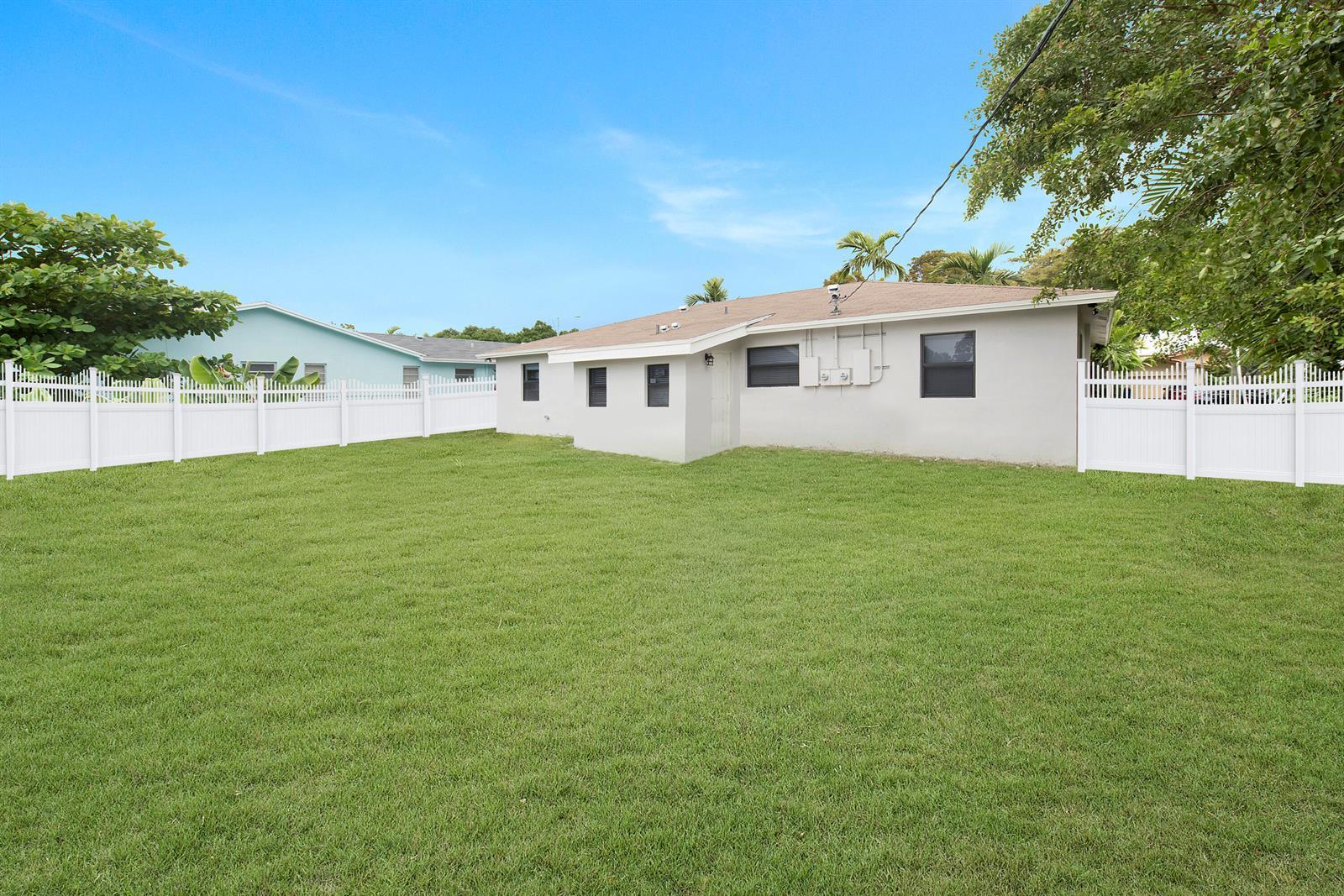 814 NE 8th Street, Hallandale Beach FL 33009 photo 4