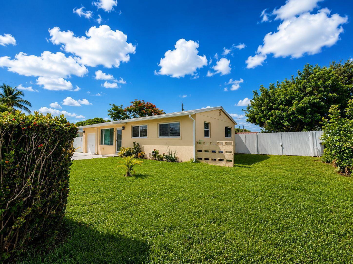 124 Abaco Drive, Palm Springs FL 33461 photo 2