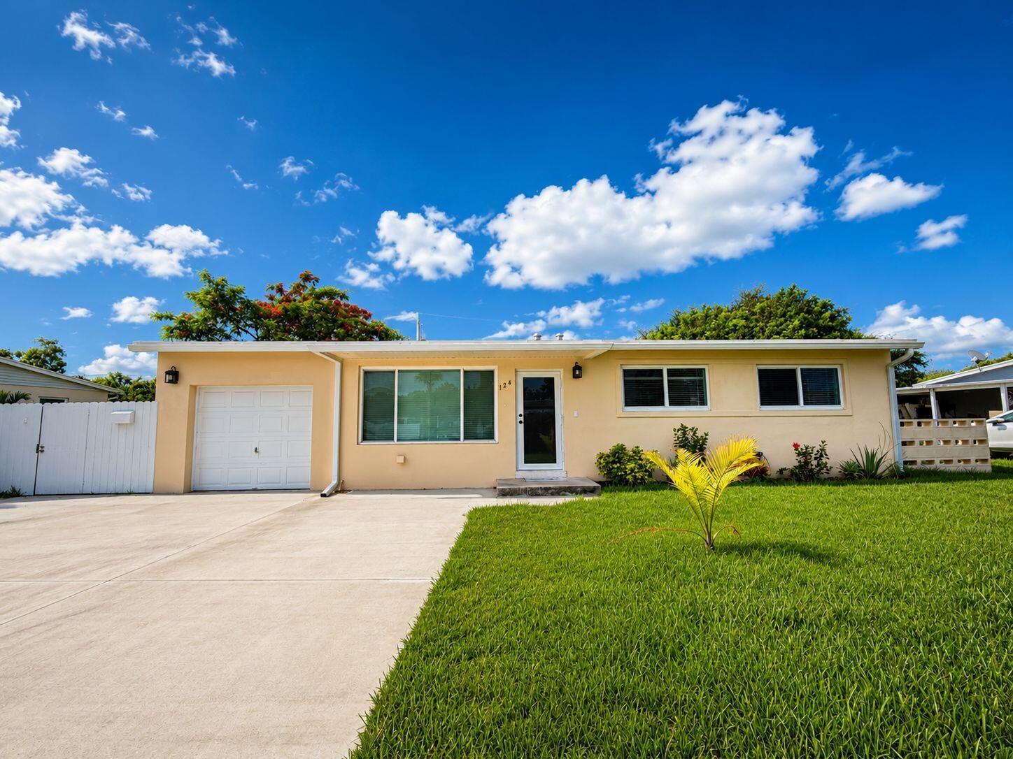 124 Abaco Drive, Palm Springs FL 33461