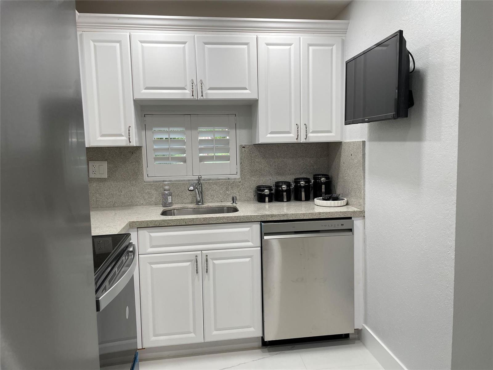 9420 S Hollybrook Lake Drive # 102, Pembroke Pines FL 33025 photo 2