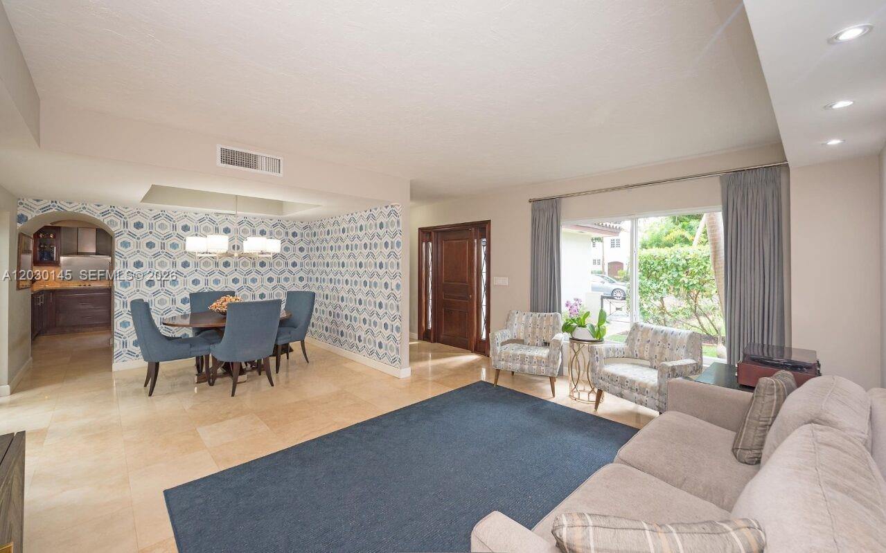 423 Alhambra Cir, Coral Gables FL 33134 photo 4