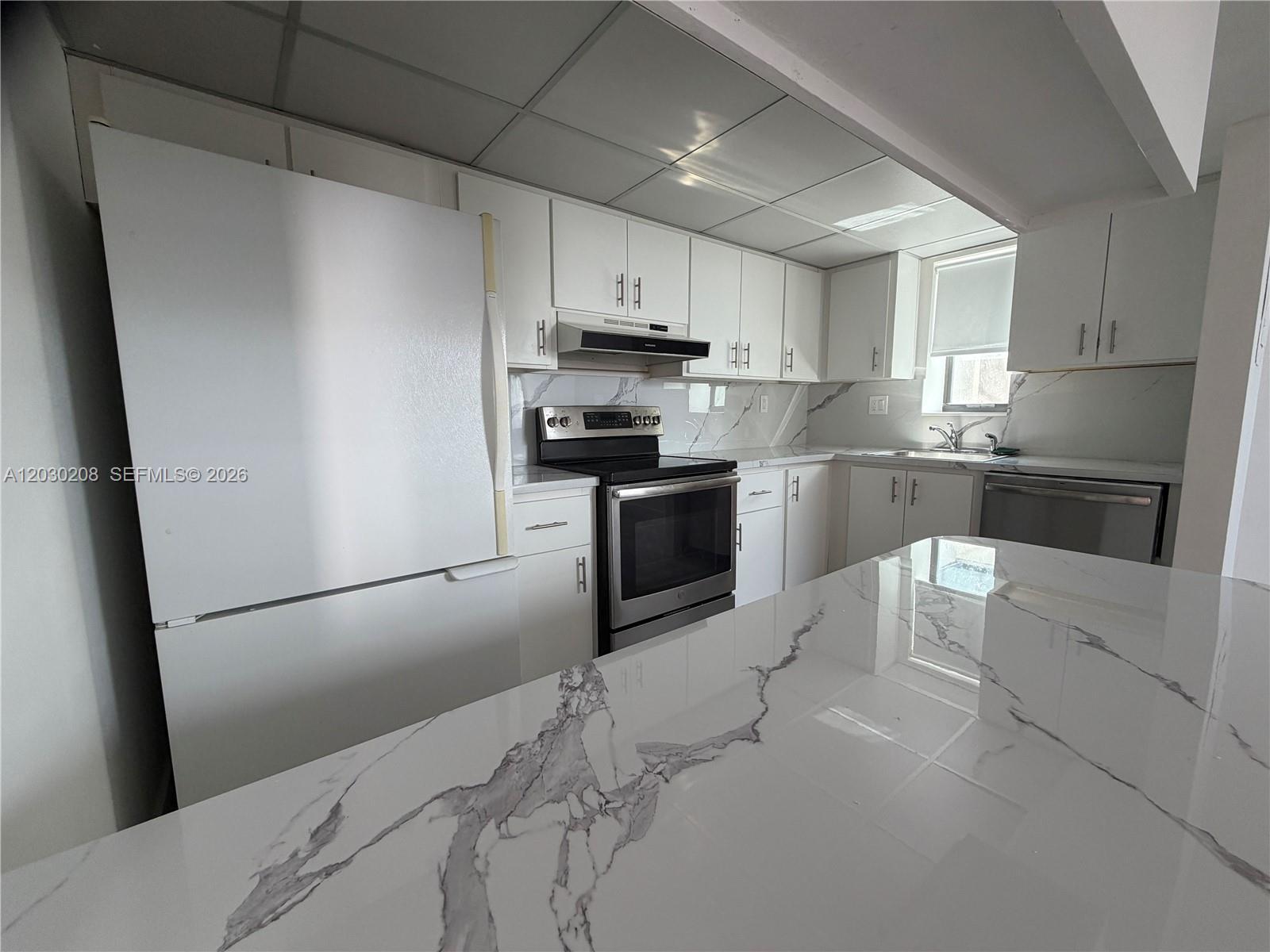 20200 W Country Club Dr, Aventura FL 33180 photo 2