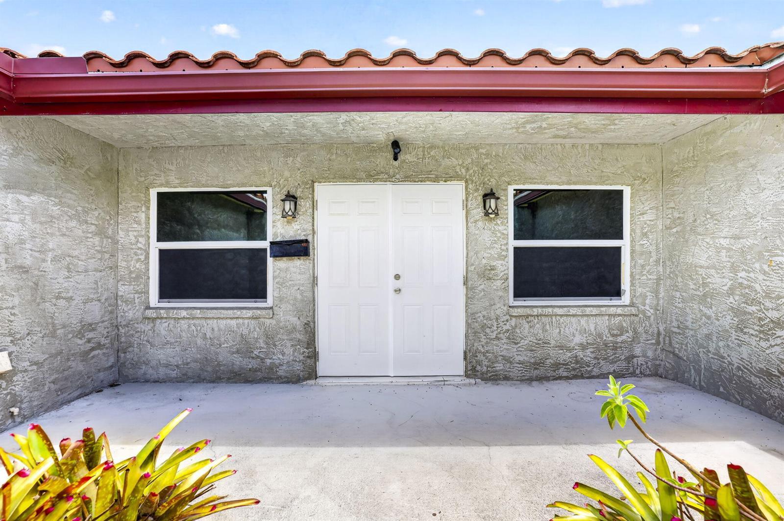 4399 NW 43rd Court, Lauderdale Lakes FL 33319 photo 2