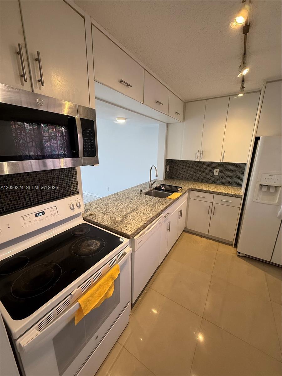 8625 NW 8th St # 420, Miami FL 33126 photo 4
