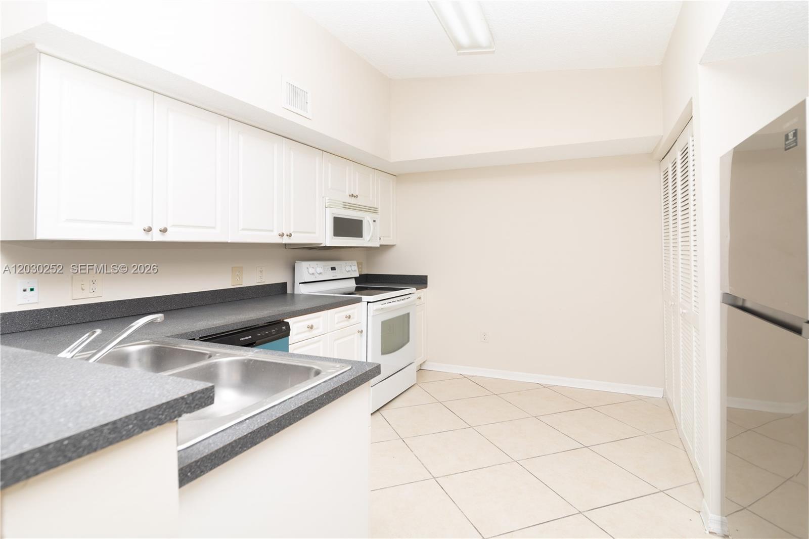 9650 NW 2nd St # 304, Pembroke Pines FL 33024 photo 3