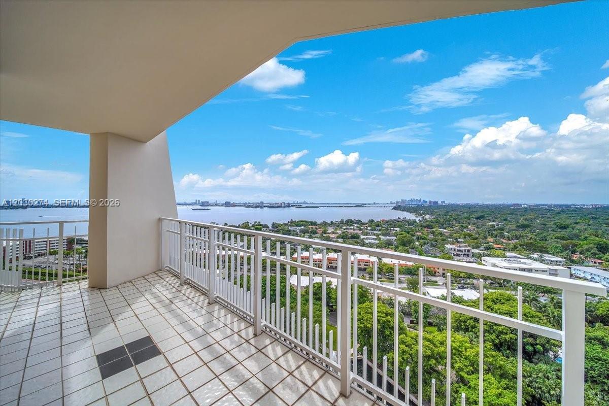 1000 Quayside Ter # 10, Miami FL 33138 photo 2
