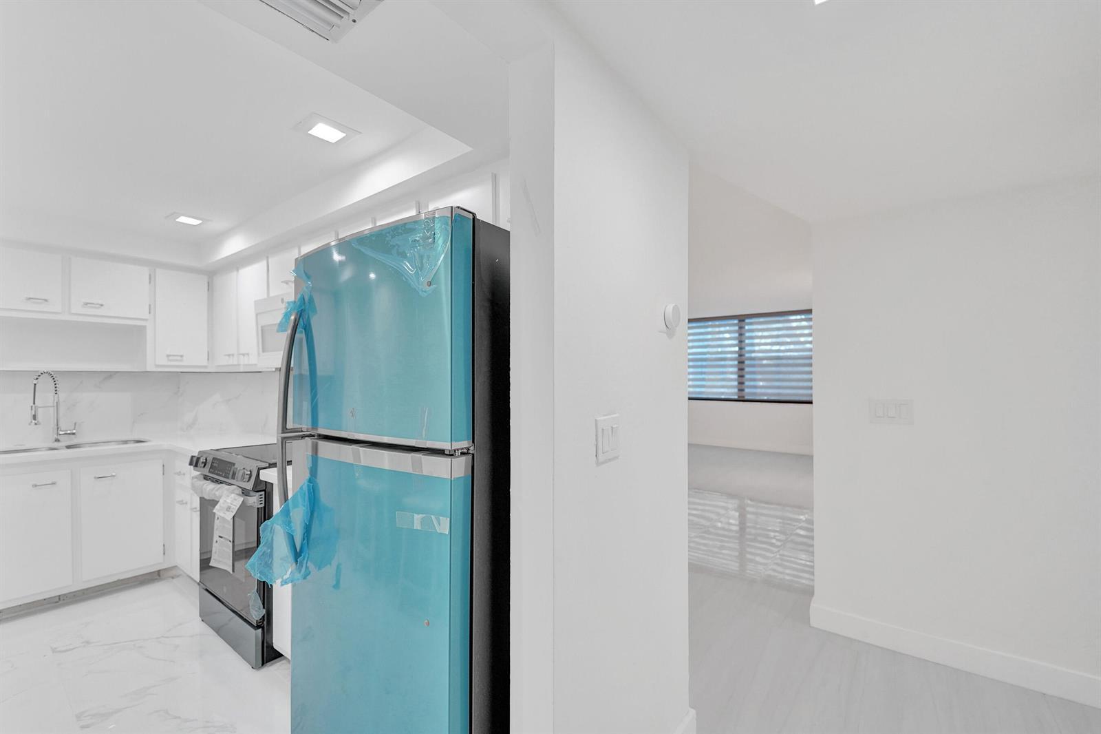 3800 N Hills Drive # 208, Hollywood FL 33021 photo 3