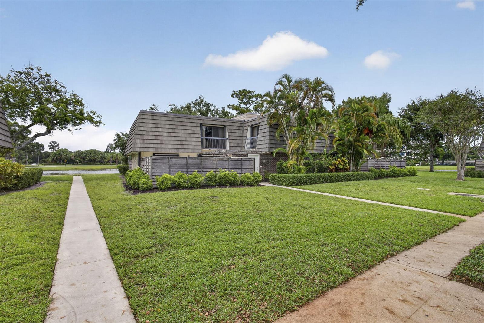121 1st Terrace, Palm Beach Gardens FL 33418 photo 3
