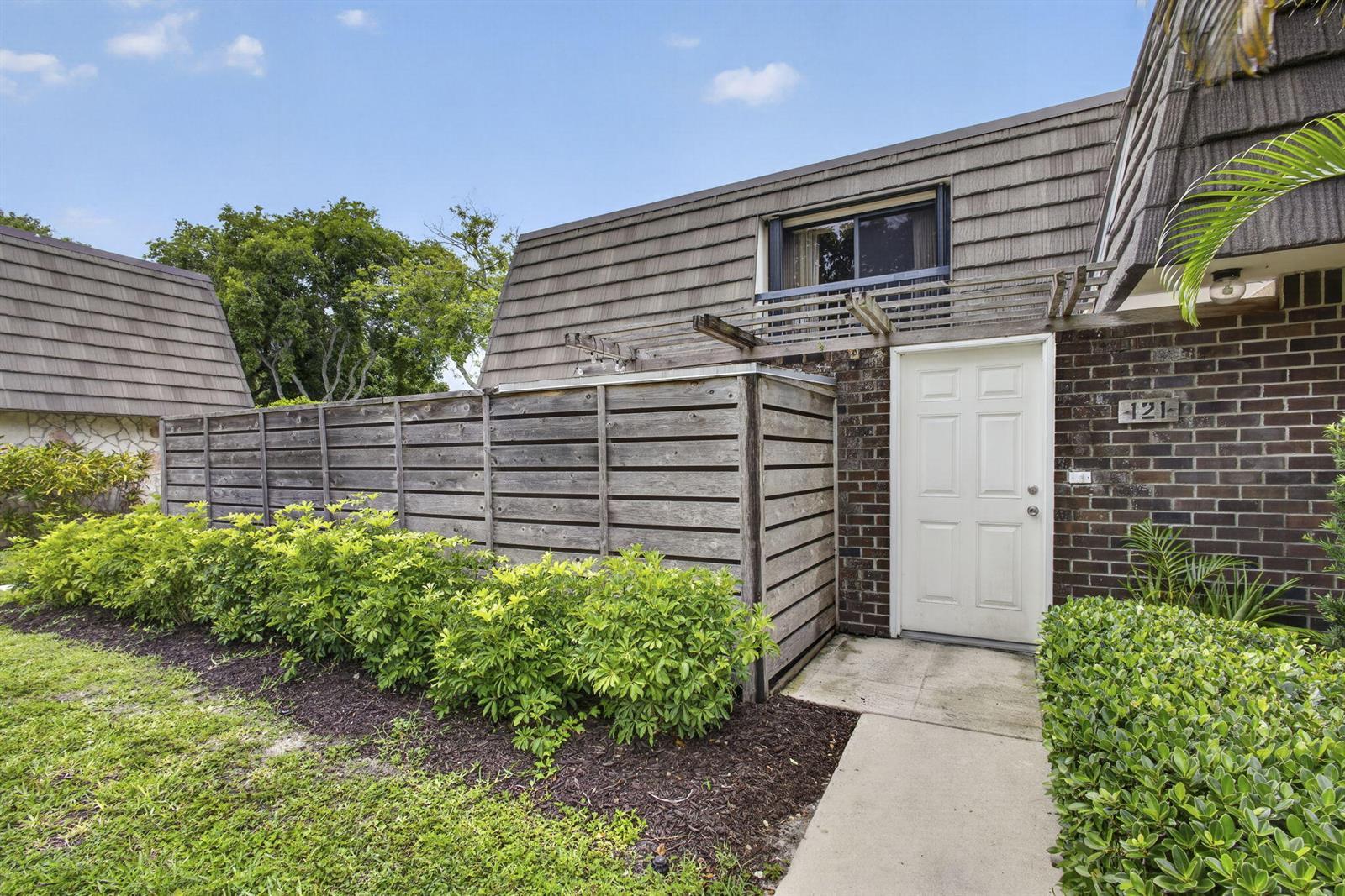 121 1st Terrace, Palm Beach Gardens FL 33418 photo 4