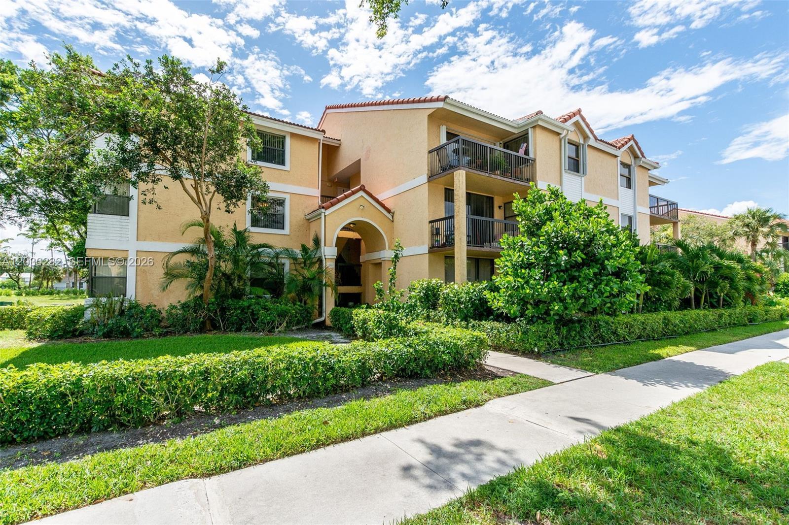 5721 Riverside Dr, Coral Springs FL 33067 photo 2