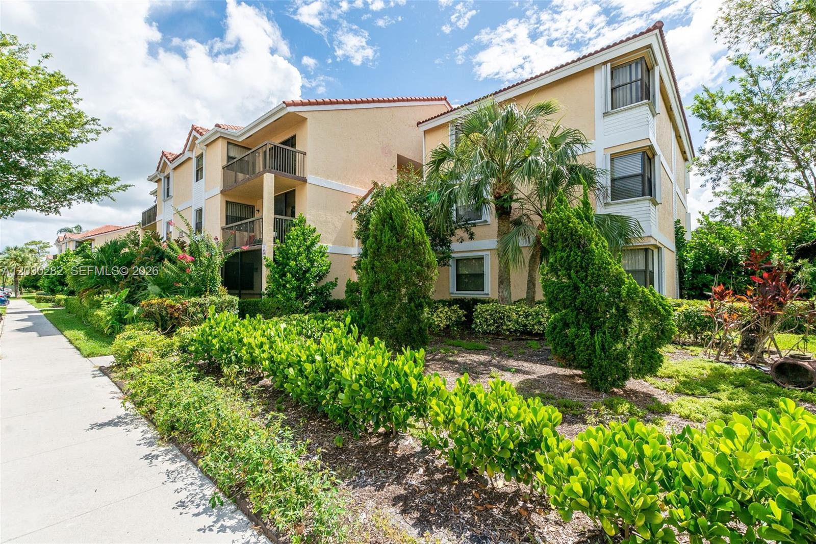 5721 Riverside Dr, Coral Springs FL 33067 photo 3
