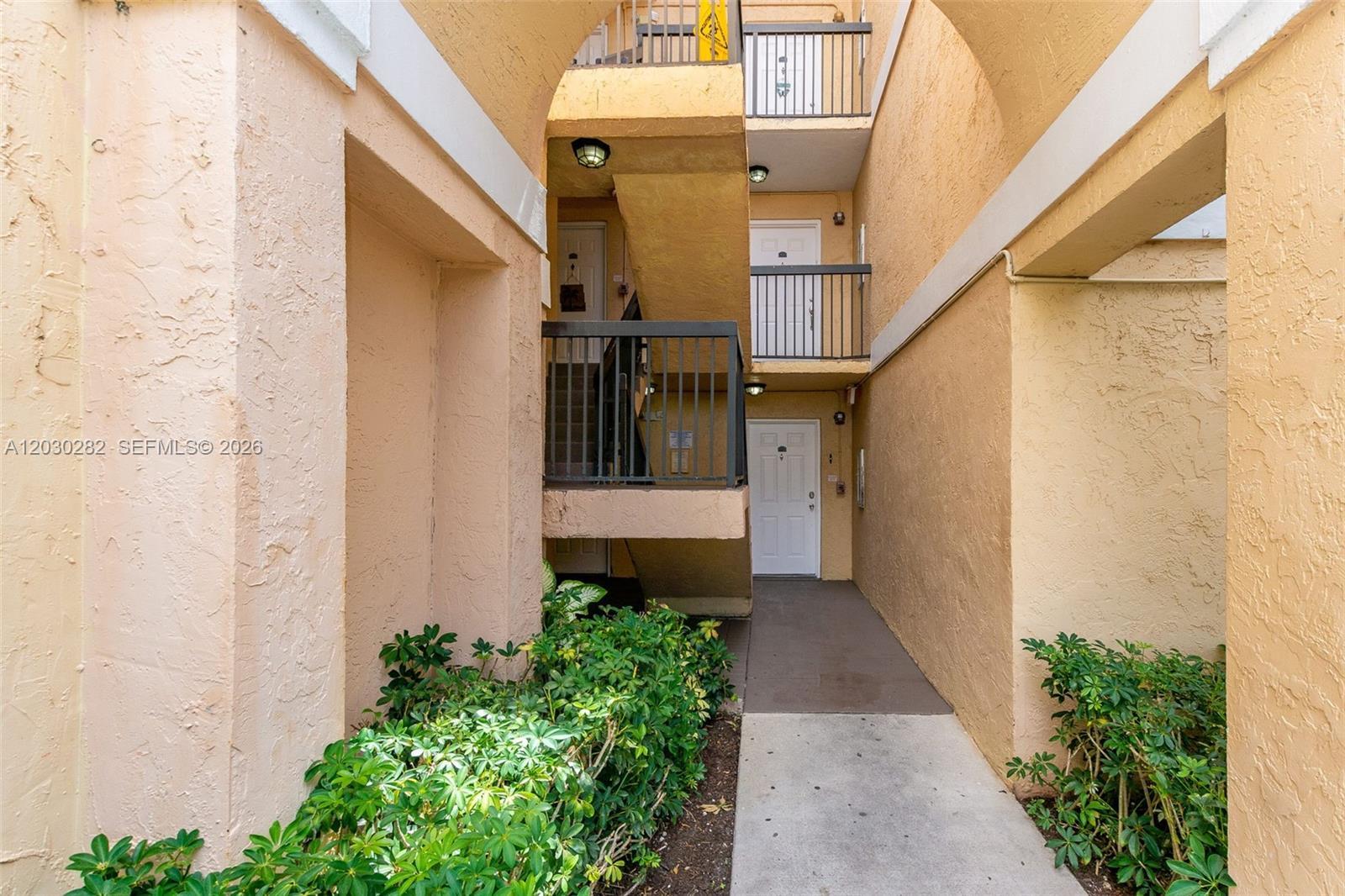 5721 Riverside Dr, Coral Springs FL 33067 photo 4